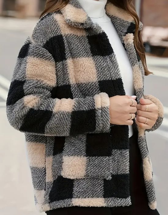 Жіноча сорочка у клітинку