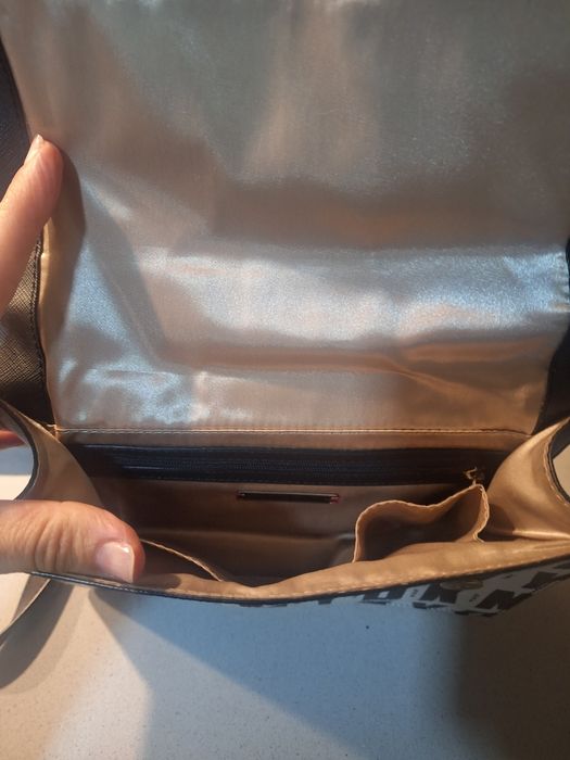 Bolsa dkny como nova
