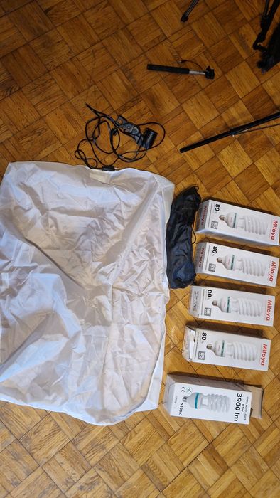 Zestaw oświetlenia studyjnego – softbox 4x85W + statywy
