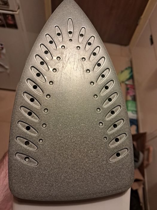 Małe lekkie żelazko Ricco