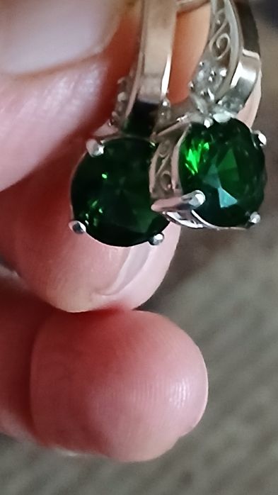 Kolczyki srebro 925 z zielonym kamieniem