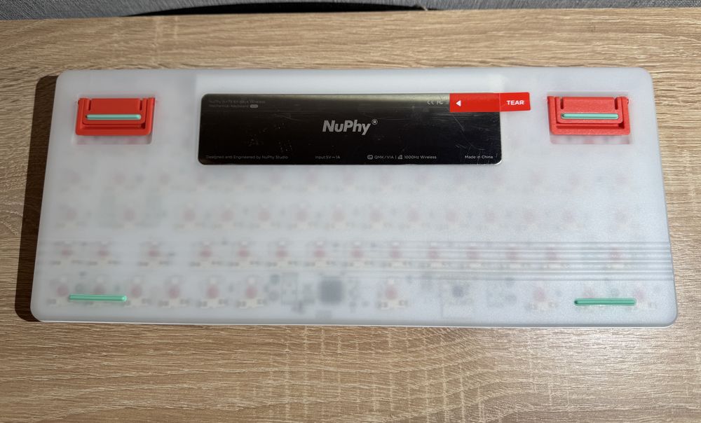 NuPhy Air75 V2 Ionic White / Cowberry Switch, ANSI.