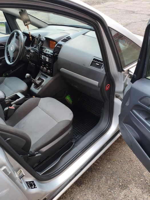 Продам автомобіль Opel Zafira B