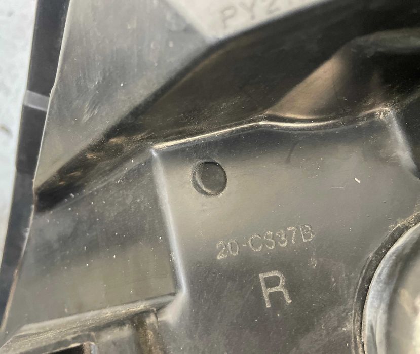 Farol dianteiro esquerdo Renault master III (2015)   RM28