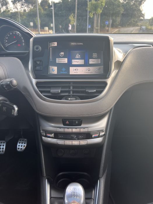 PEUGEOT 208  Full Extras