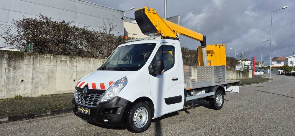 Renault Master com Elevador