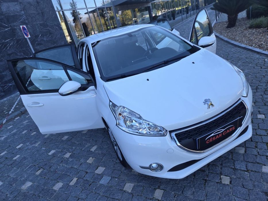 Peugeot 208 1.2Vti Excelente