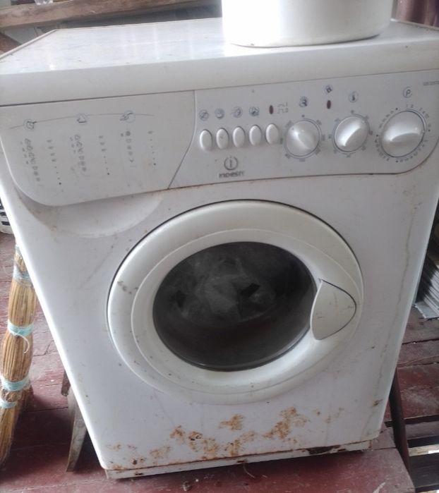 Неработающая стиралка, наверное полетели мозги ,300 грв самовивоз Вишг
