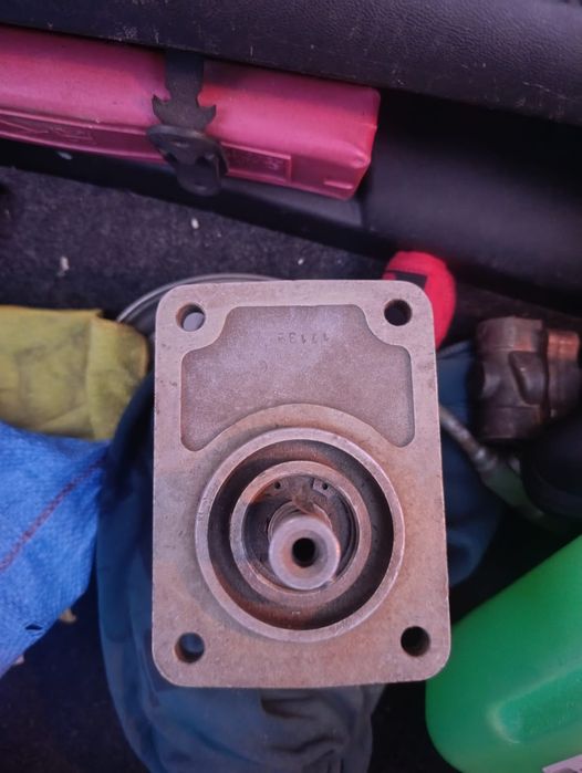 Гідравлічний масляний насос .