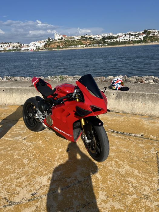 ducati panigale v4s