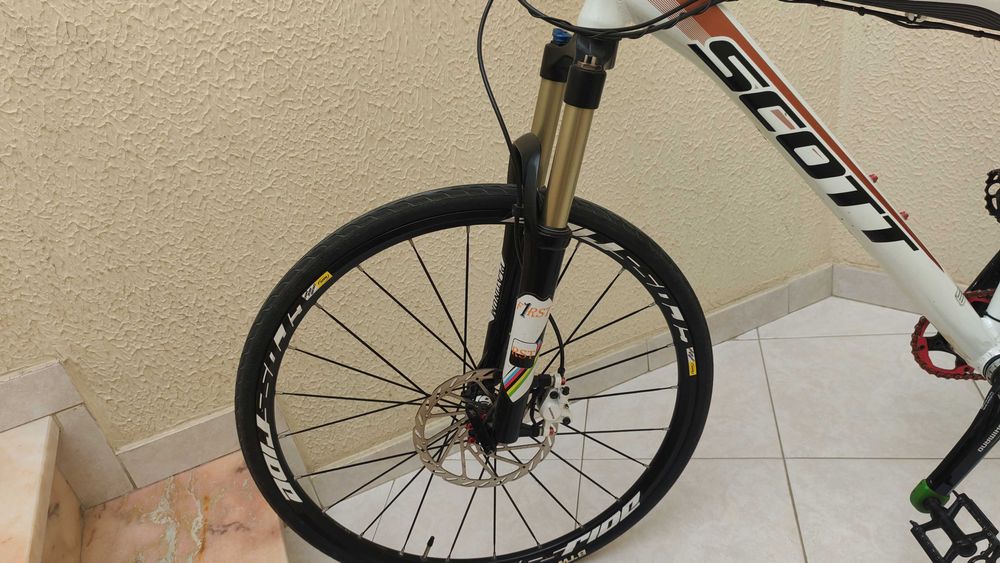 Scott roda 26 com Mavic e suspensão a ar