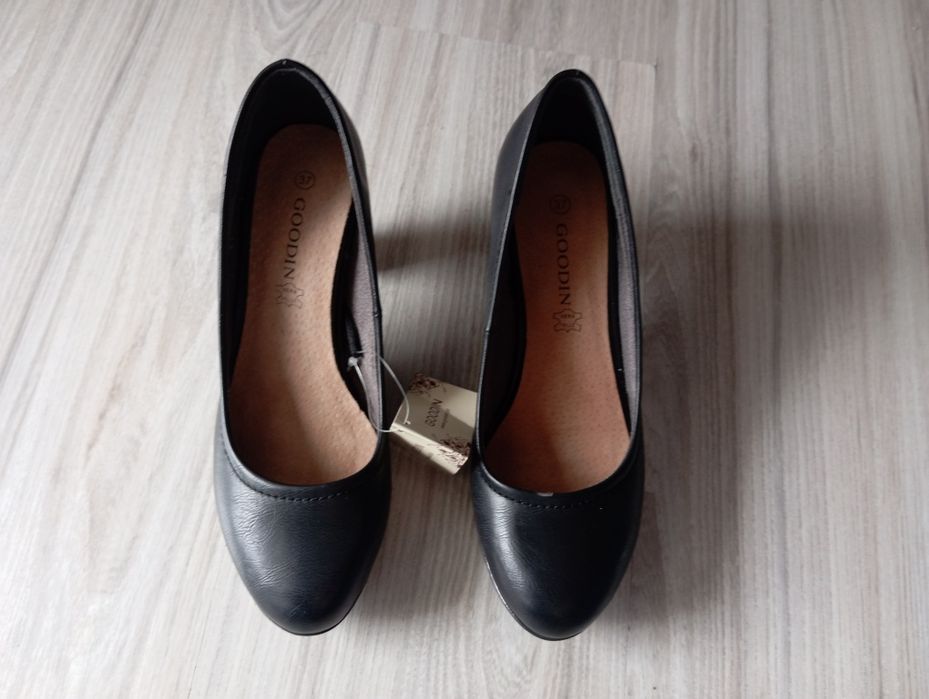 Nowe , Eleganckie buty na słupku , czarne , duże 37