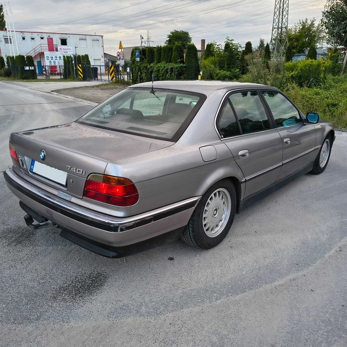 BMW Seria E38 740i Aspensilber-Mettalic