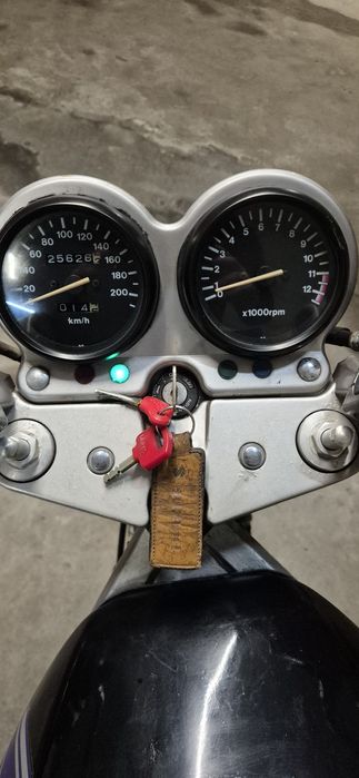 Suzuki GS500E em bom estado