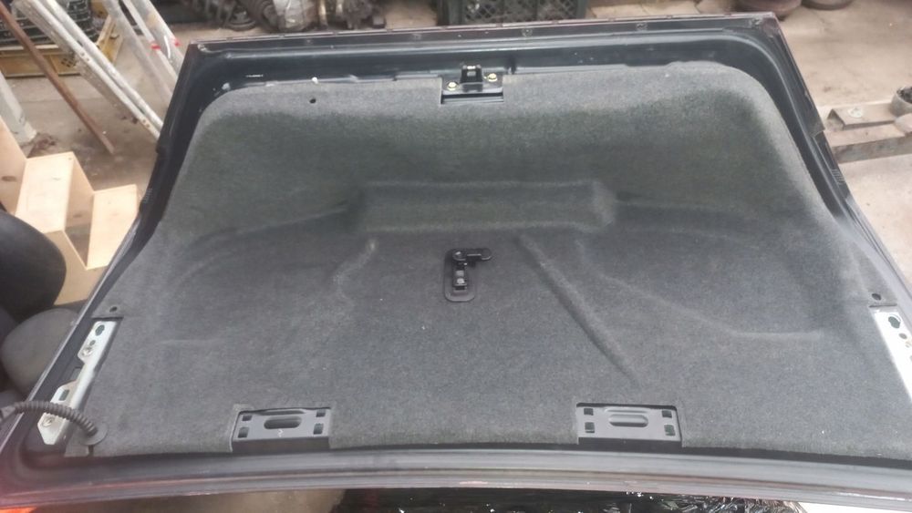 tapicerka klapy bagażnika mercedes w124 cabrio