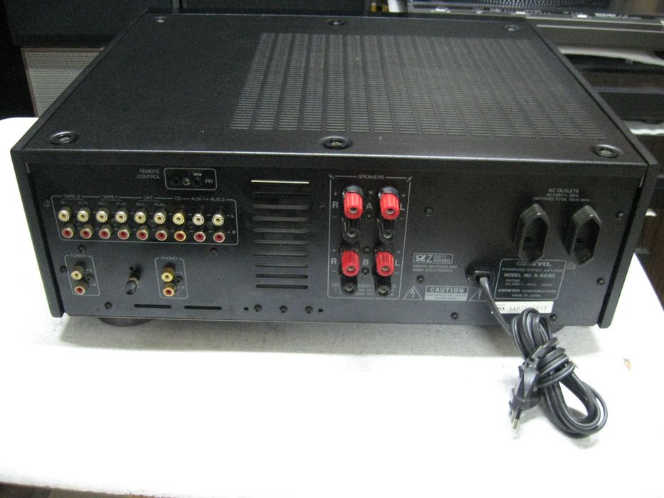 Wzmacniacz ONKYO integra A-8850.