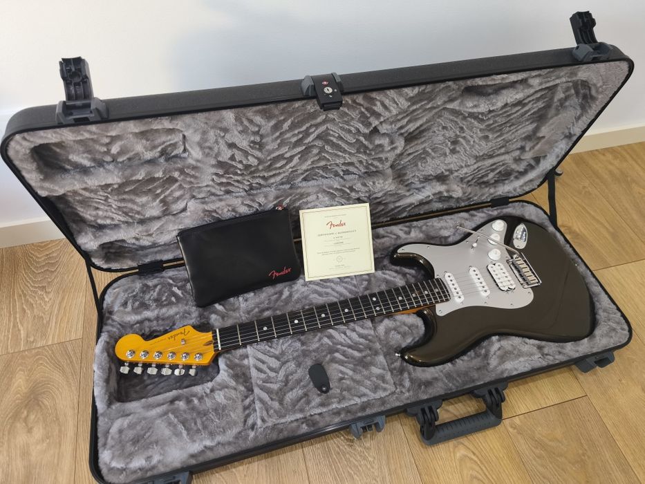Fender American Ultra II Stratocaster HSS EB, Texas Tea