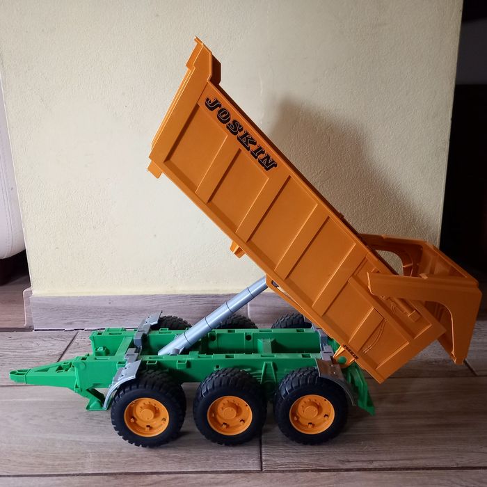 Przyczepa firmy Bruder JOSKIN