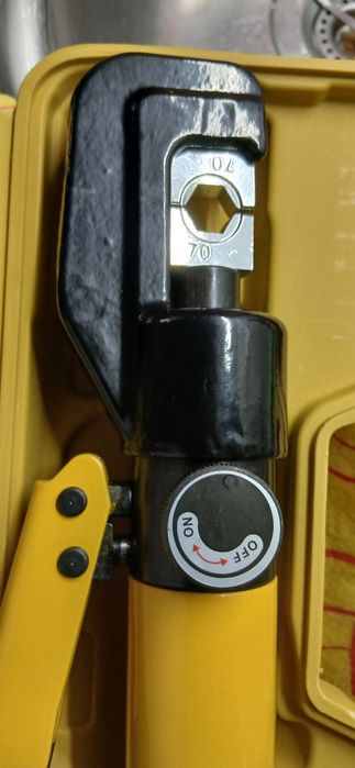 Alicate de cravar cabos eléctricos 8 tn