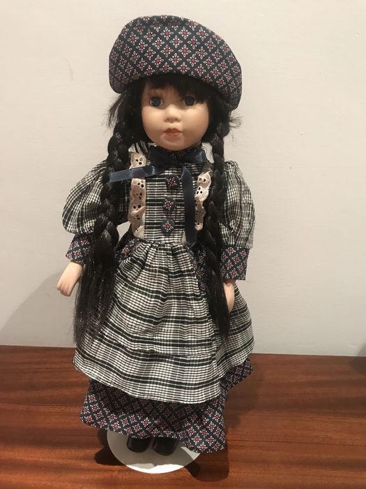 Coleção 8 Bonecas Porcelana c/suporte