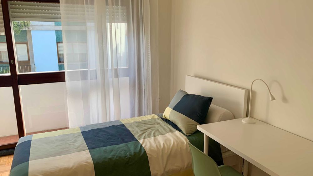 Quarto duplo para arrendamento no Porto