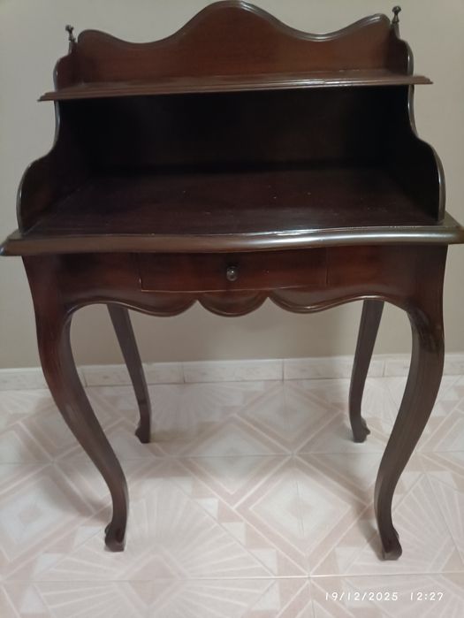 Aparador antigo pequeno estilo colonial