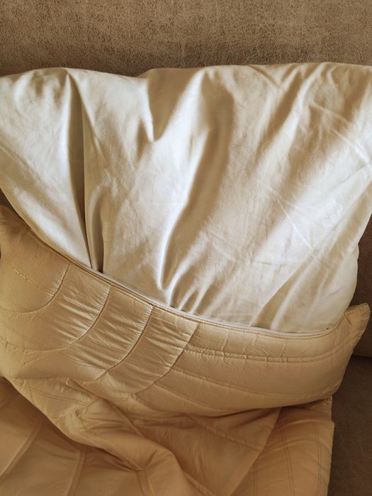 Диванна подушка пухова