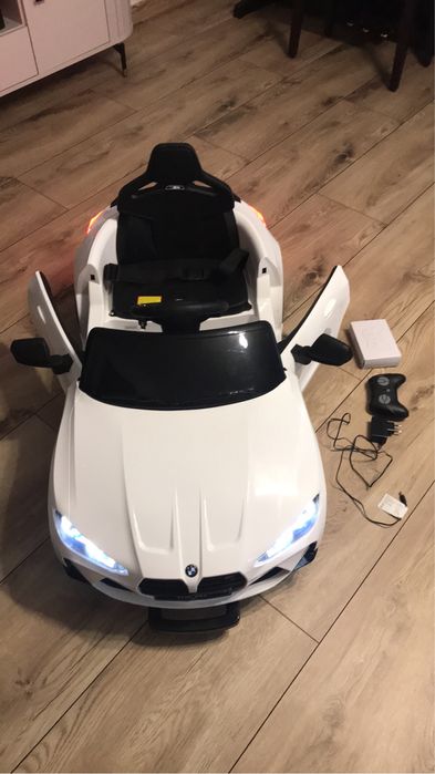 Bmw M4  samochod  dla dziecka na akumulator
