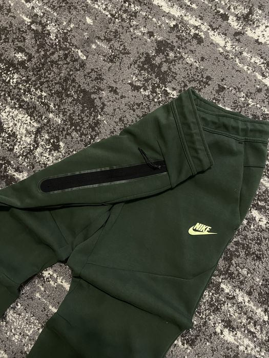 Штани Nike tech fleece М розмір темно зеленого кольору