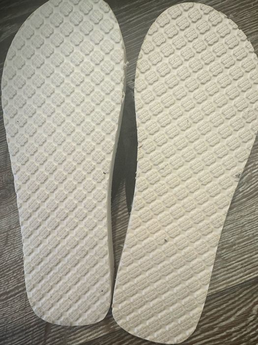 Продам шлепки новые