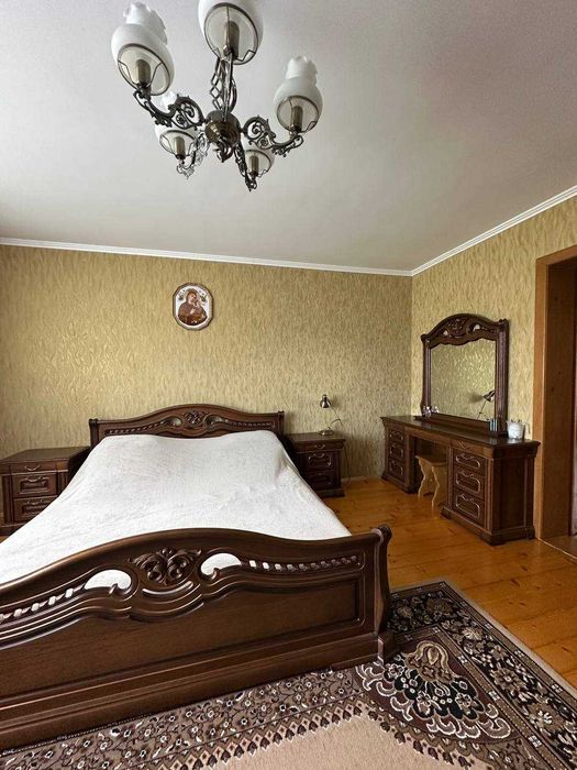 продаж великого будинку Крихівці