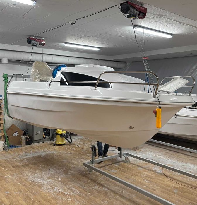 Gotowy biznes: produkcja łodzi DELFIN 435 – formy, kontakty know how