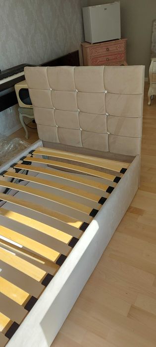 Łóżko z pojemnikiem + materac 90x190