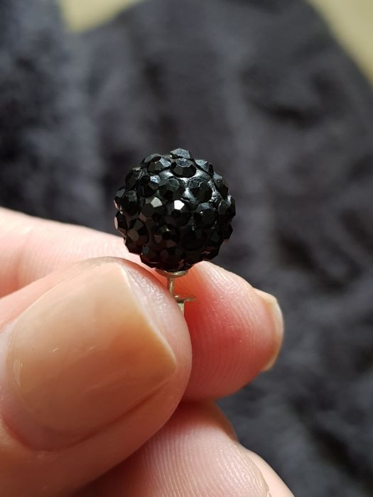 Brincos com pedras brilhantes 10mm * várias cores NOVOS