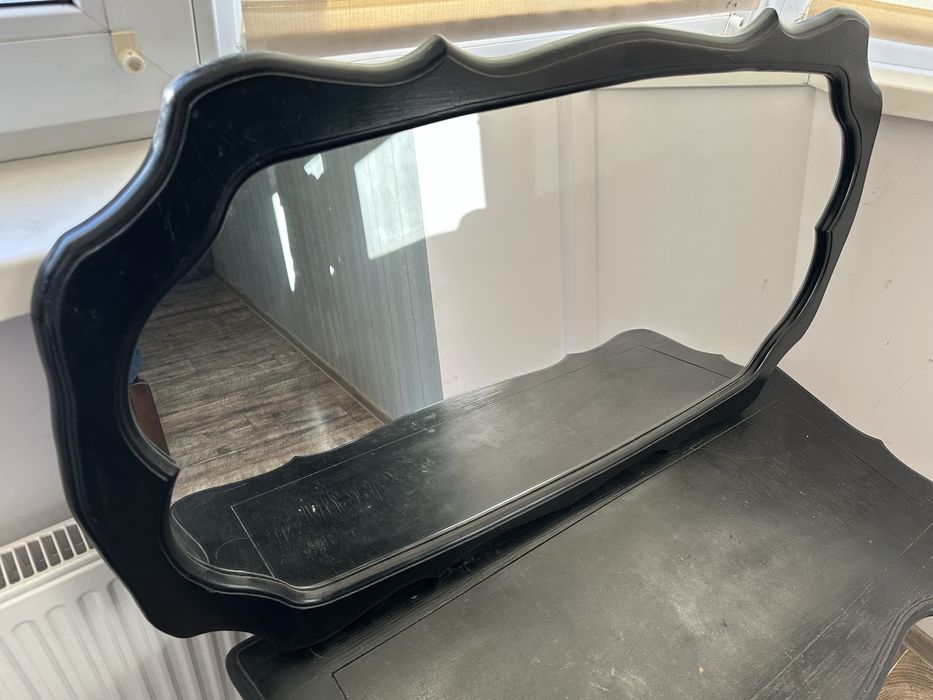 Два старовинні дзеркала і косметичний столик, початок ХХ ст.