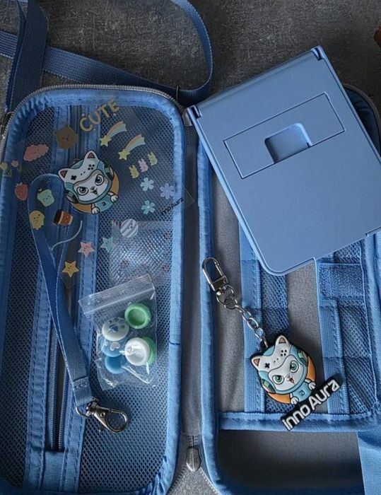 Яскравий чохол з об’ємними літерами GAME