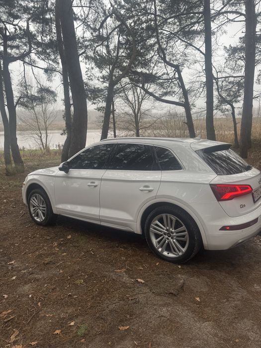 Продам Audi Q5 2.0 бензин