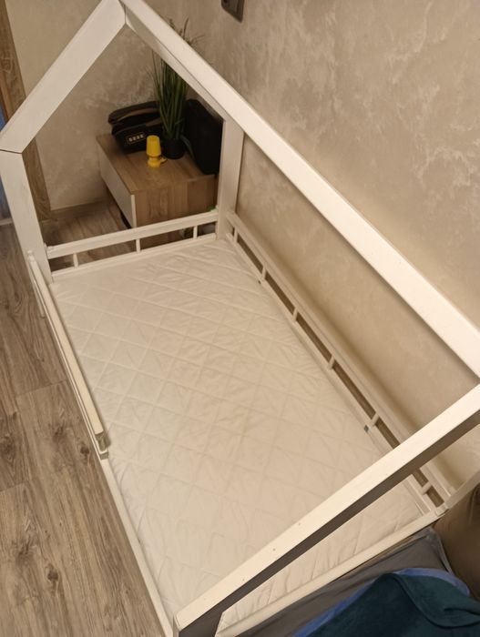 Łóżeczko domek dla dziecka.