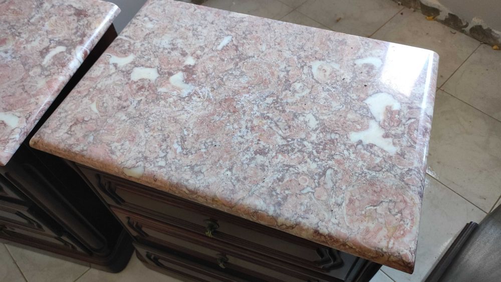 Conjunto de Quarto Clássico com Tampos em Mármore (3 peças)