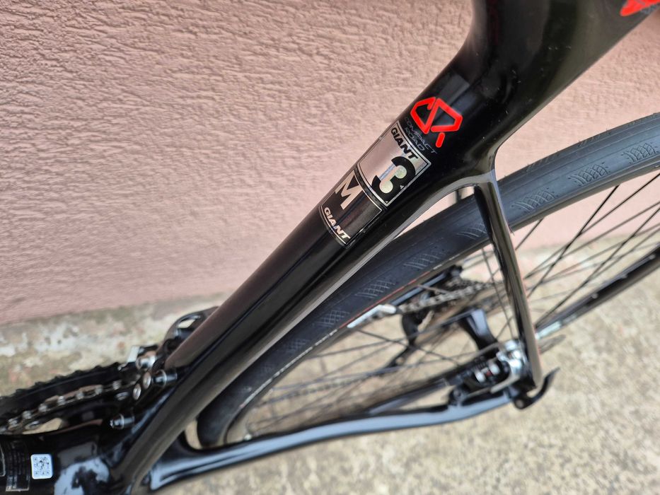 Rower szosowy full carbon Giant Defy Advanced disc, Shimano Tiagra