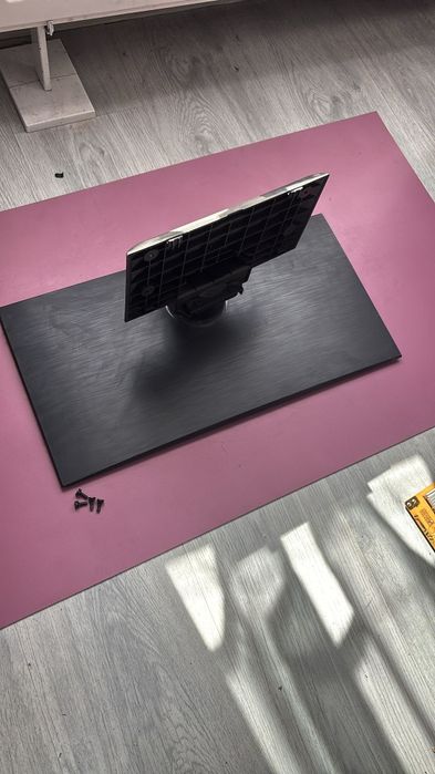 Podstawa noga stopa plus śruby TV LG 37LV3550