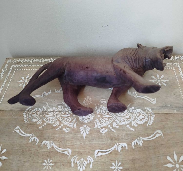 Antiga Escultura em madeira "Leão", origem Africana