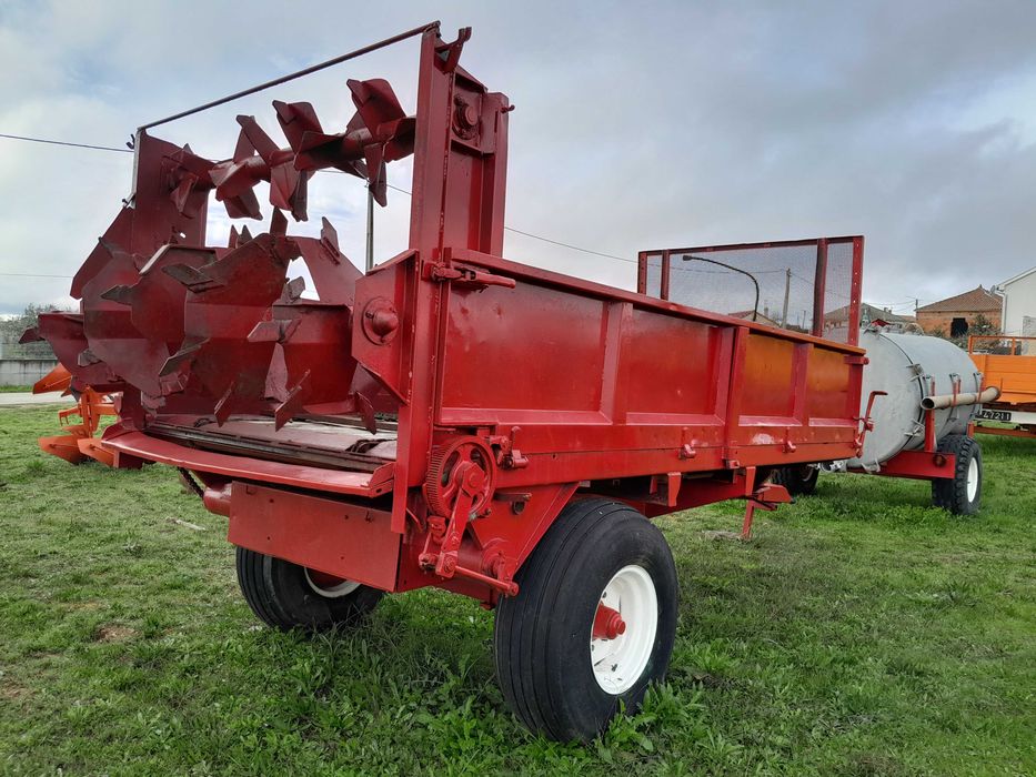 Reboques espalhadores de estrume