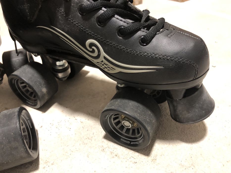 Patins bota com rodas e travão praticamente novos