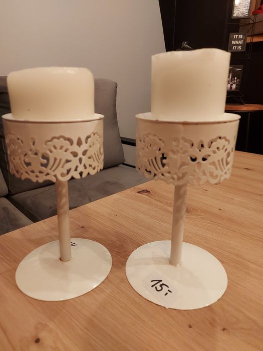 Świecznik metalowy biały