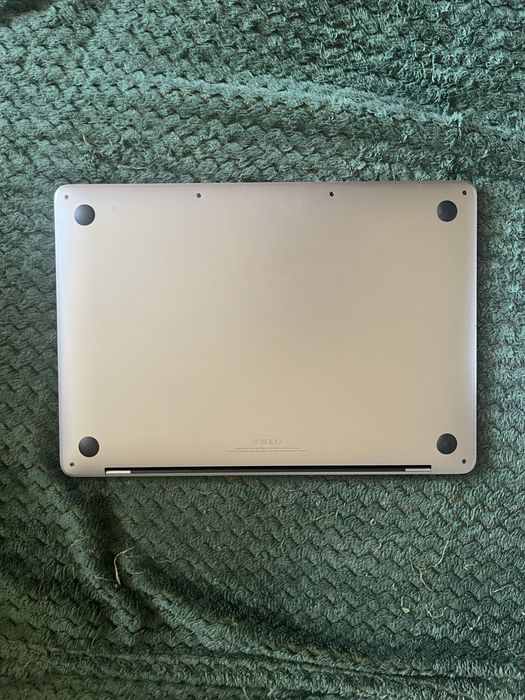 MacBook Pro 13 2020 512, є місяць гарантії