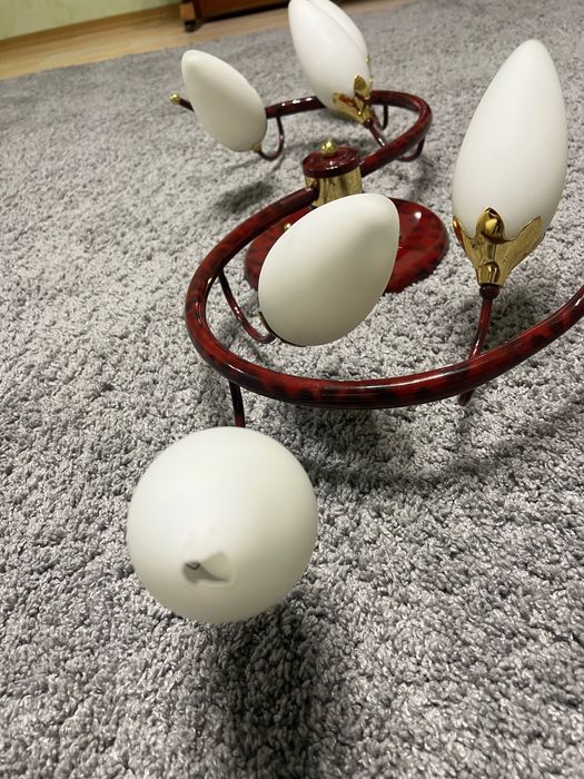 Продам люстру в залу