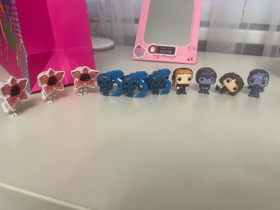 фигурки очень странные дела