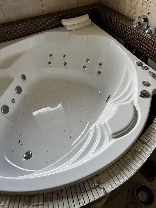 Wanna z hydromasażem narozna PoolSpa