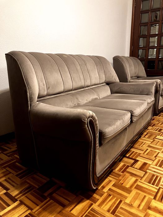 Sofá de 3 lugares + poltrona — Estofados há 2 anos, como novos